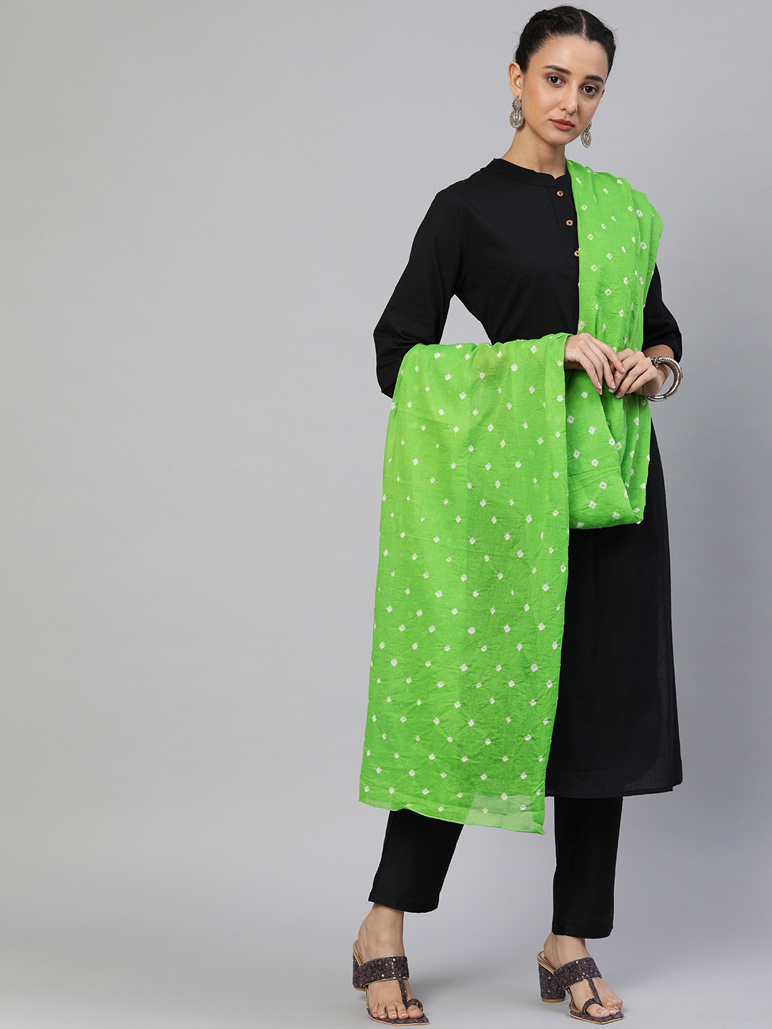 

Rani Saahiba Green & White Printed Pure Cotton Bandhani Dupatta