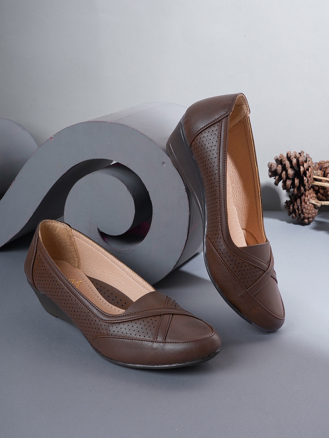 

EVERLY Women Brown Wedge Ballerinas Pumps