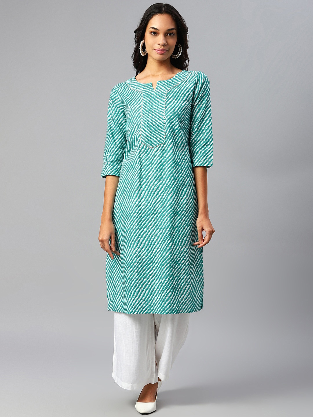 

FERANOID Women Green & White Leheriya Printed Gotta Patti Cotton Kurta