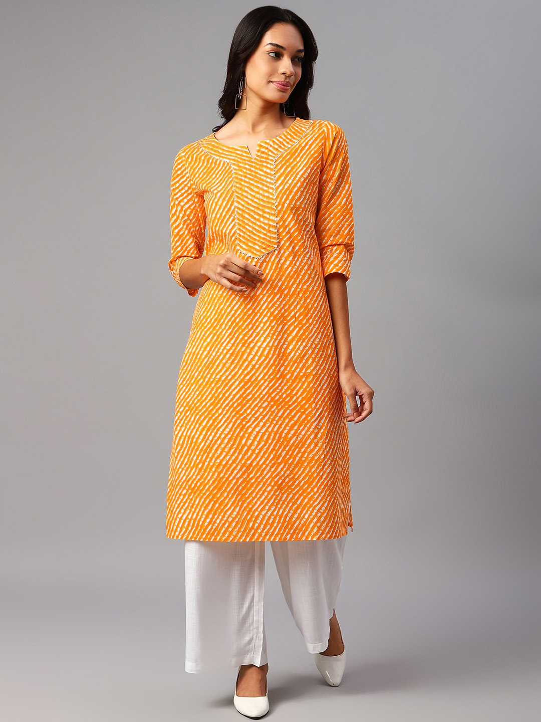 

FERANOID Women Yellow & White Leheriya Printed Gotta Patti Cotton Kurta