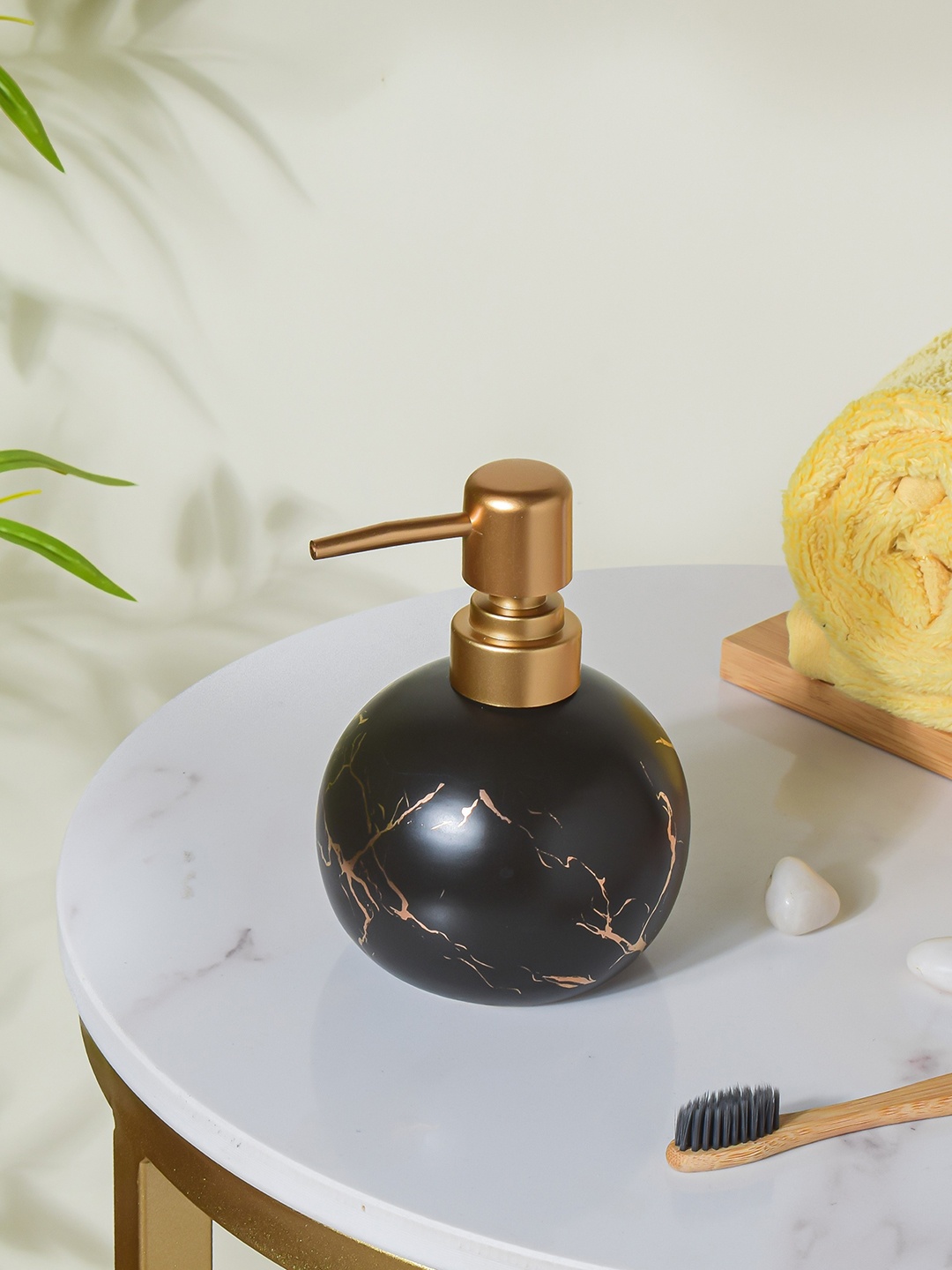 

Nestasia Black & Gold-Toned Abstract Lotion Dispenser