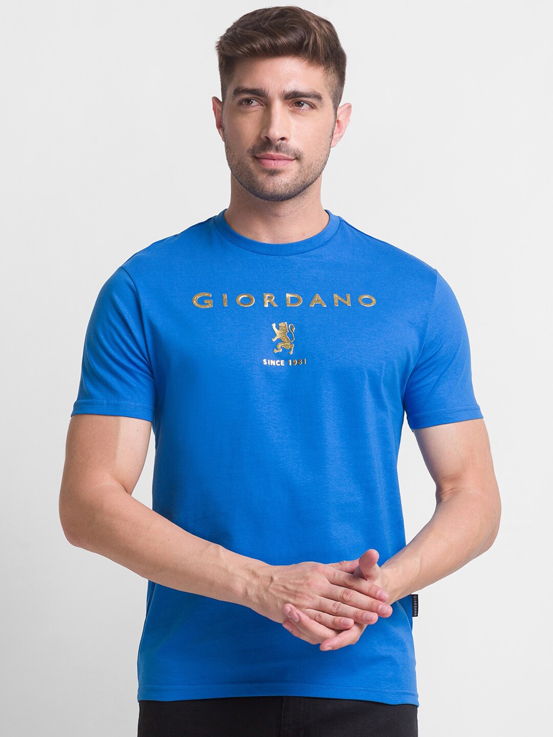 

GIORDANO Men Blue Typography Printed Slim Fit T-shirt