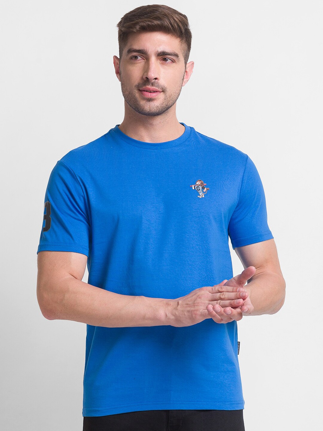 

GIORDANO Men Blue Solid Cotton Slim Fit T-shirt