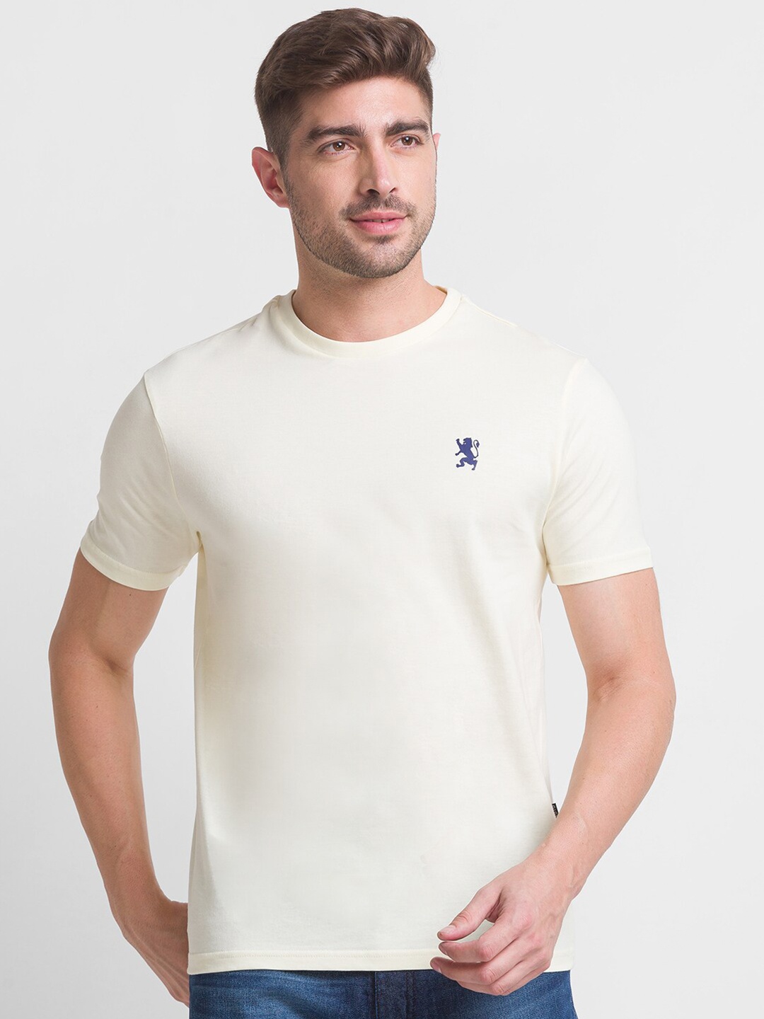 

GIORDANO Men Yellow Solid Cotton Slim Fit T-shirt