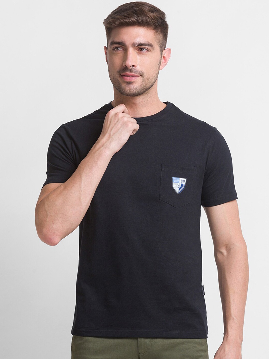 

GIORDANO Men Black Solid Cotton Slim Fit T-shirt