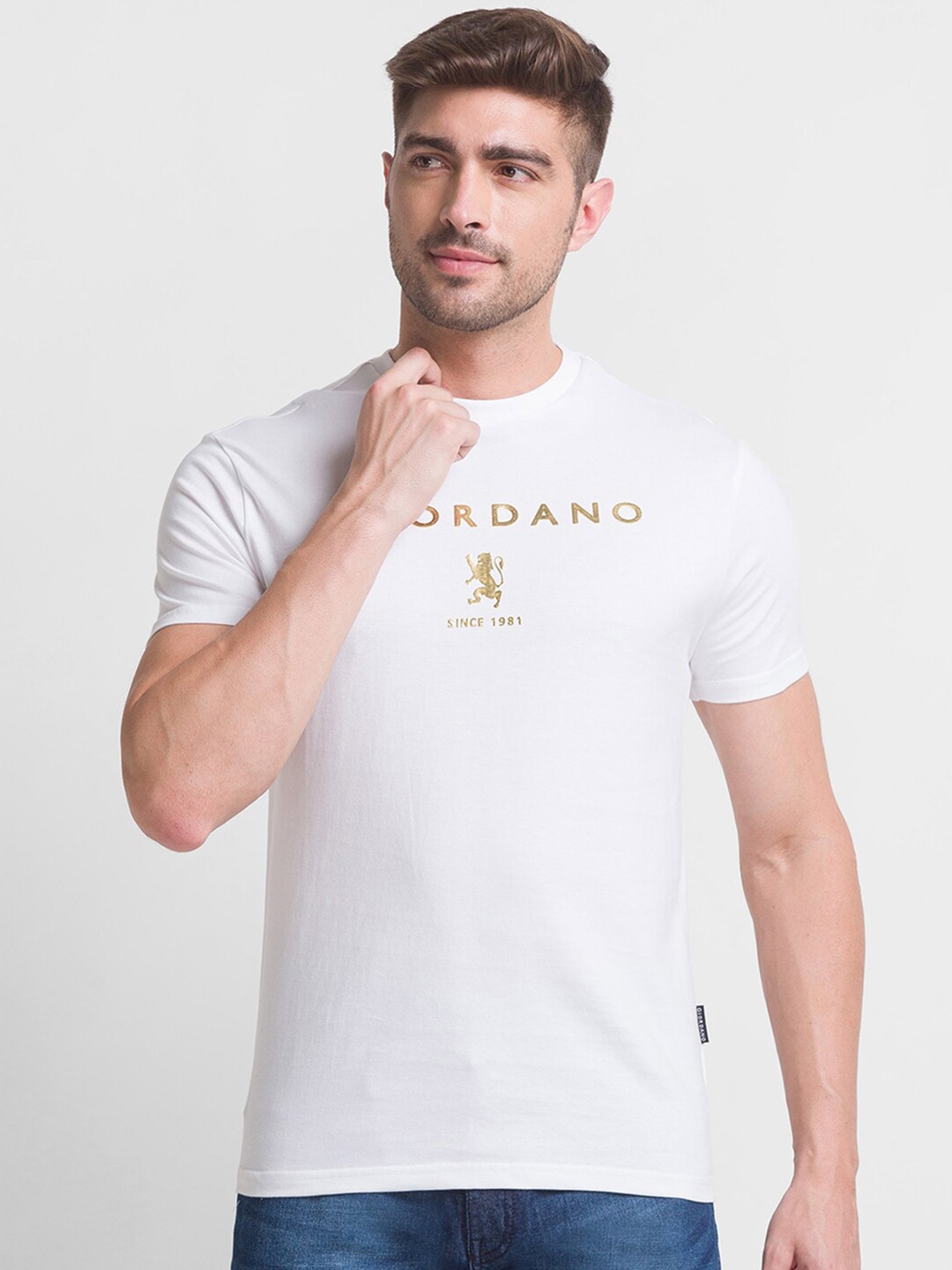 

GIORDANO Men White Typography Printed Applique Slim Fit T-shirt