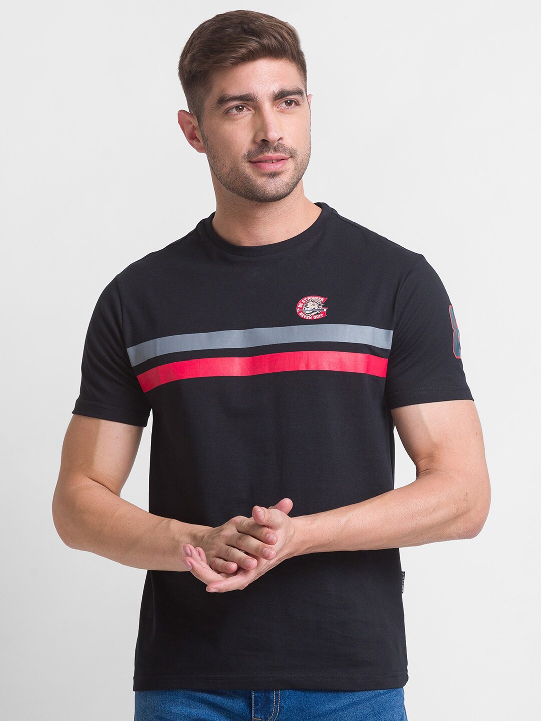 

GIORDANO Men Black Slim Fit T-shirt