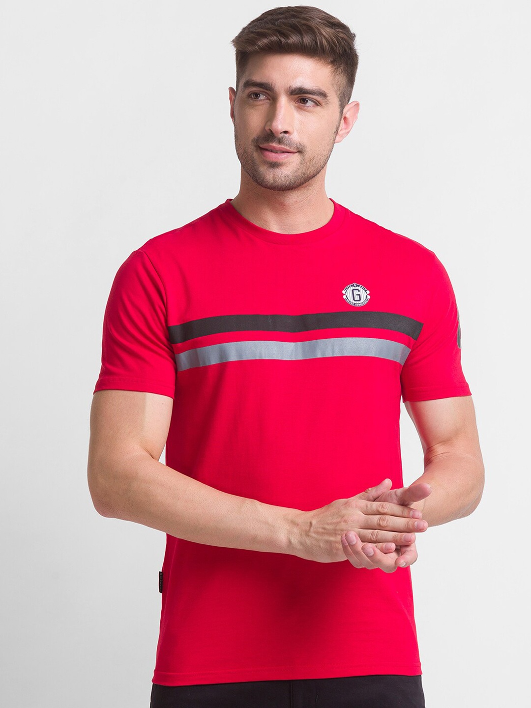 

GIORDANO Men Red Striped Applique Slim Fit T-shirt