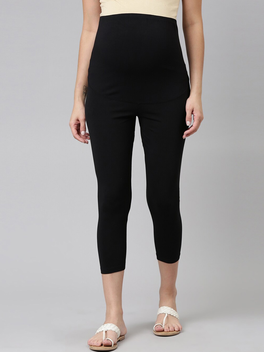 

Go Colors Women Black Solid Cotton High Rise Cropped Leggings