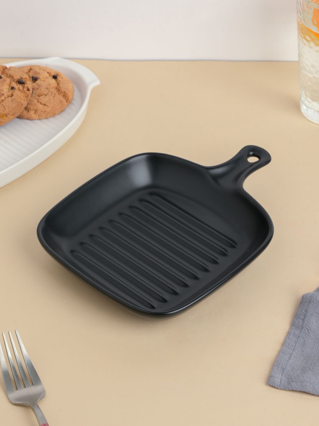 

Nestasia Black Solid Baking Plate