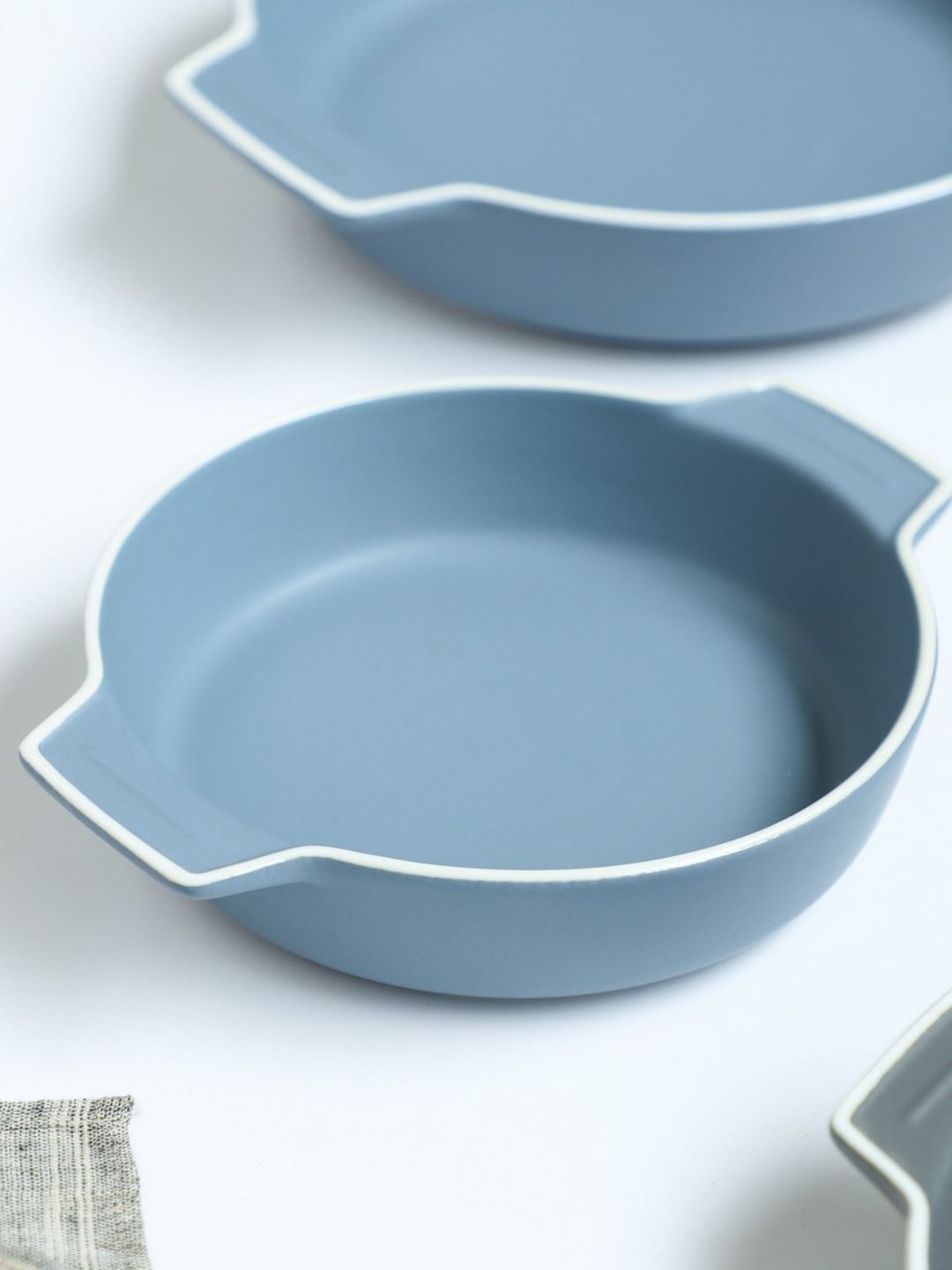 

Nestasia Blue Solid Ceramic Baking Pot