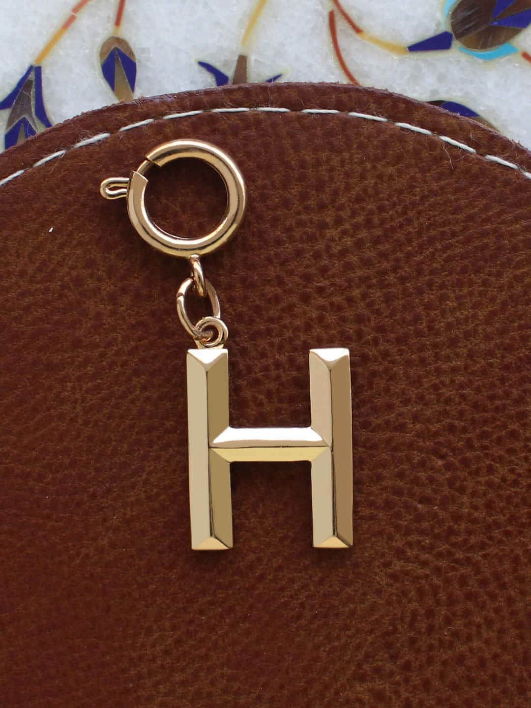 

Runway Ritual Gold-Toned Alphabet H Charm