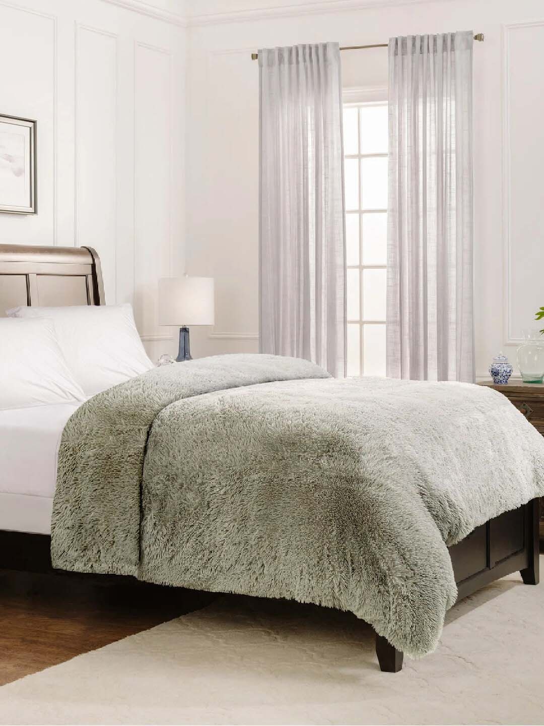 

Divine Casa Grey Self-Design 500 GSM Velvet Fluffy Double Queen Duvet Cover