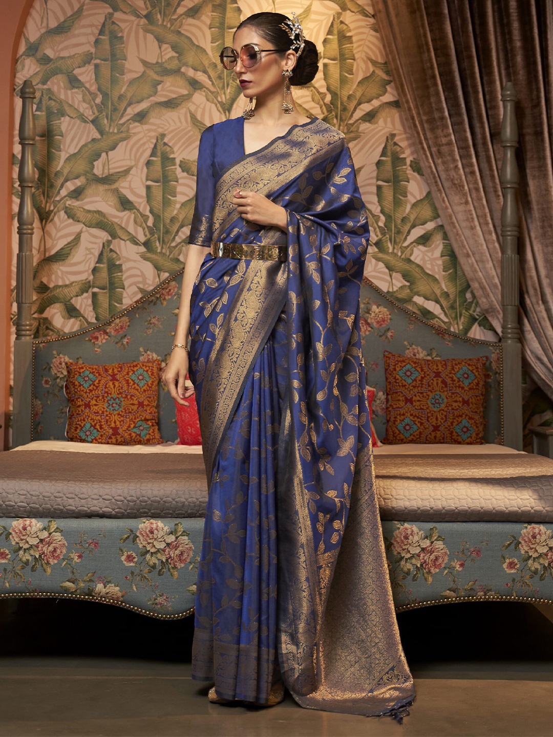 

elora Navy Blue & Gold-Toned Ethnic Motifs Silk Blend Patola Saree