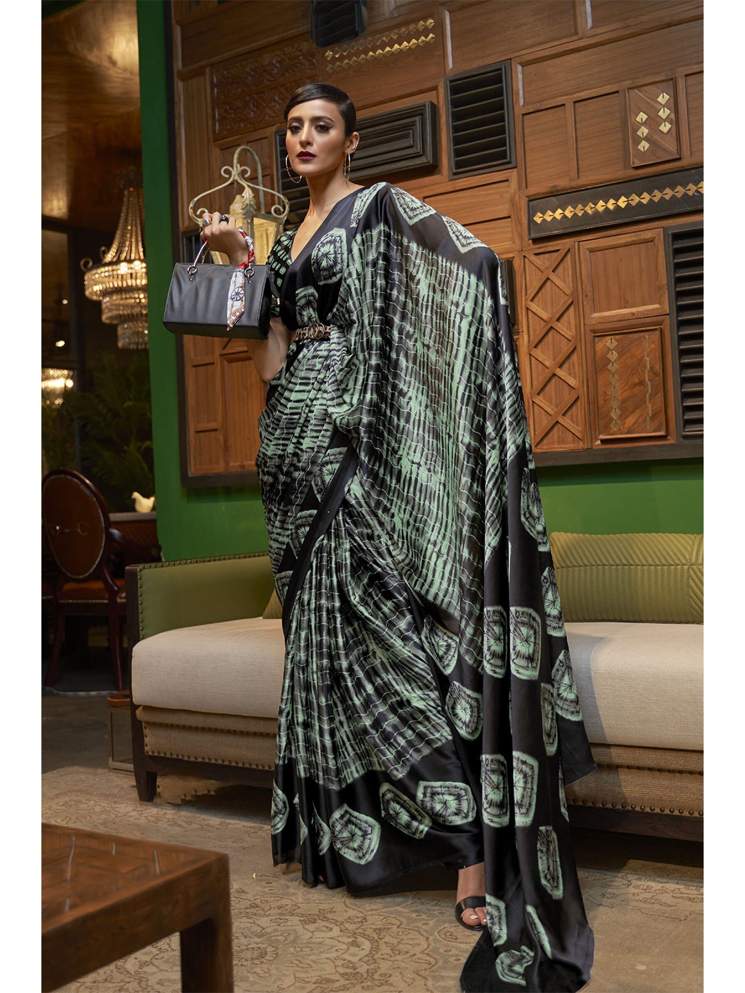 

elora Green & Black Tie and Dye Saree