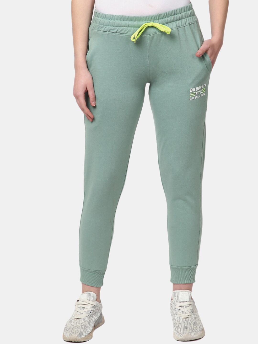

V-Mart Women Green Solid Cotton Joggers