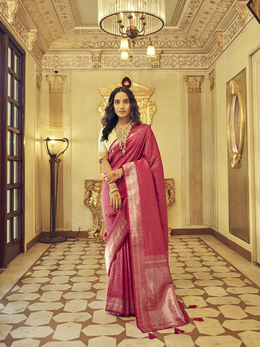 

elora Pink & Gold-Toned Woven Design Zari Silk Blend Kanjeevaram Saree