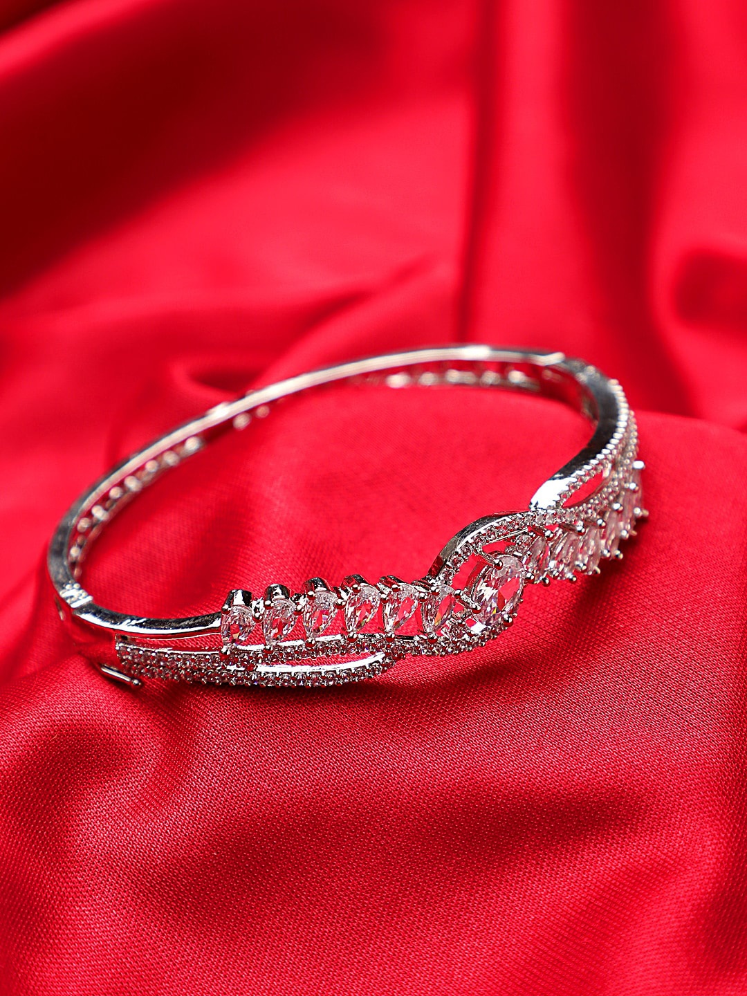 

CARDINAL Women Silver-Toned & White Brass Bangle-Style Bracelet
