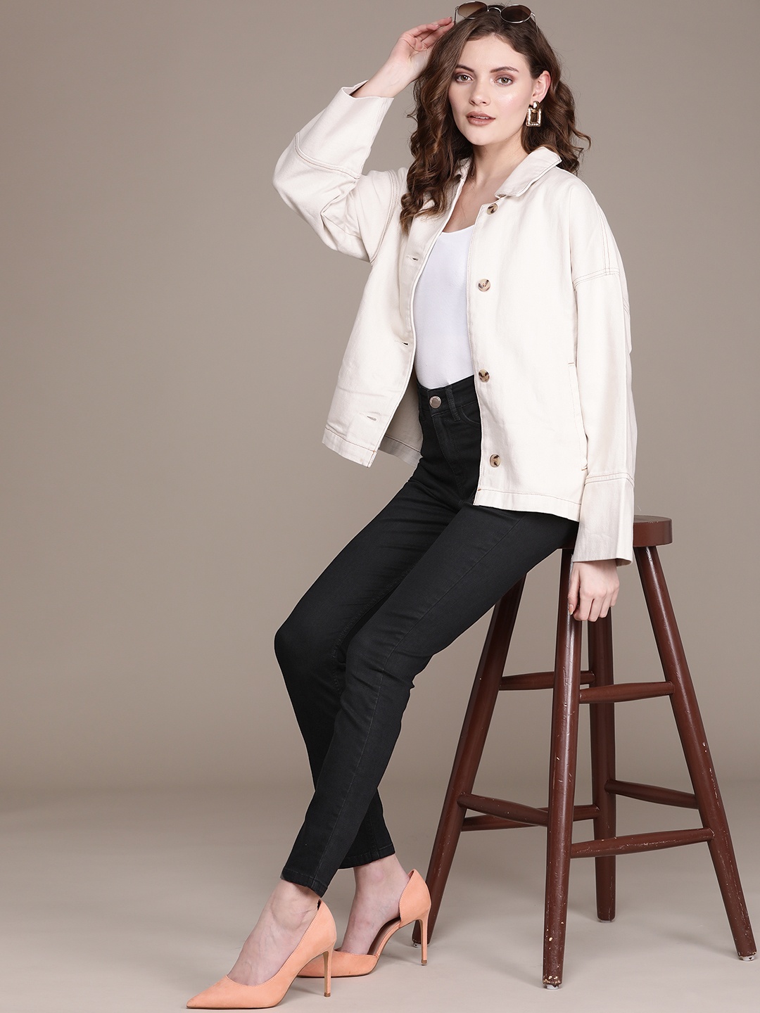 

Label Ritu Kumar Women Black Jean Relaxed Fit Stretchable Jeans