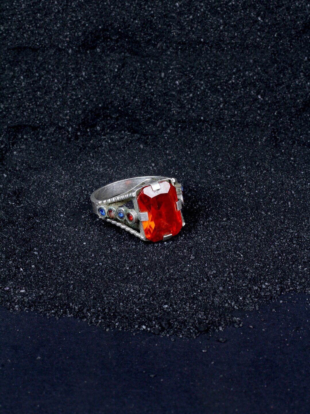 

SANGEETA BOOCHRA Silver-Toned & Red Stone Studded Ring