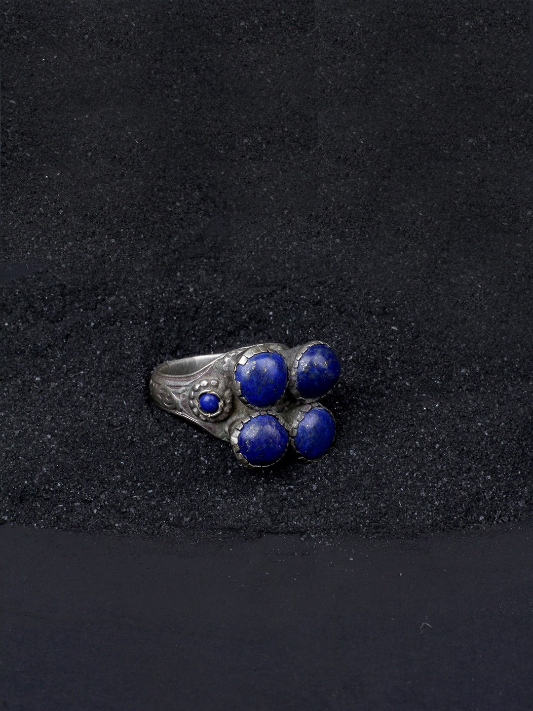 

SANGEETA BOOCHRA Women Silver-Toned & Blue CZ-Studded Finger Ring
