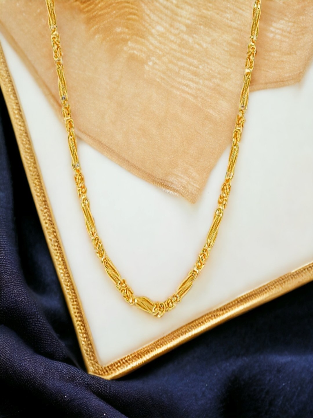 

Goldnera Men Gold-Toned Brass Gold-Plated Chain