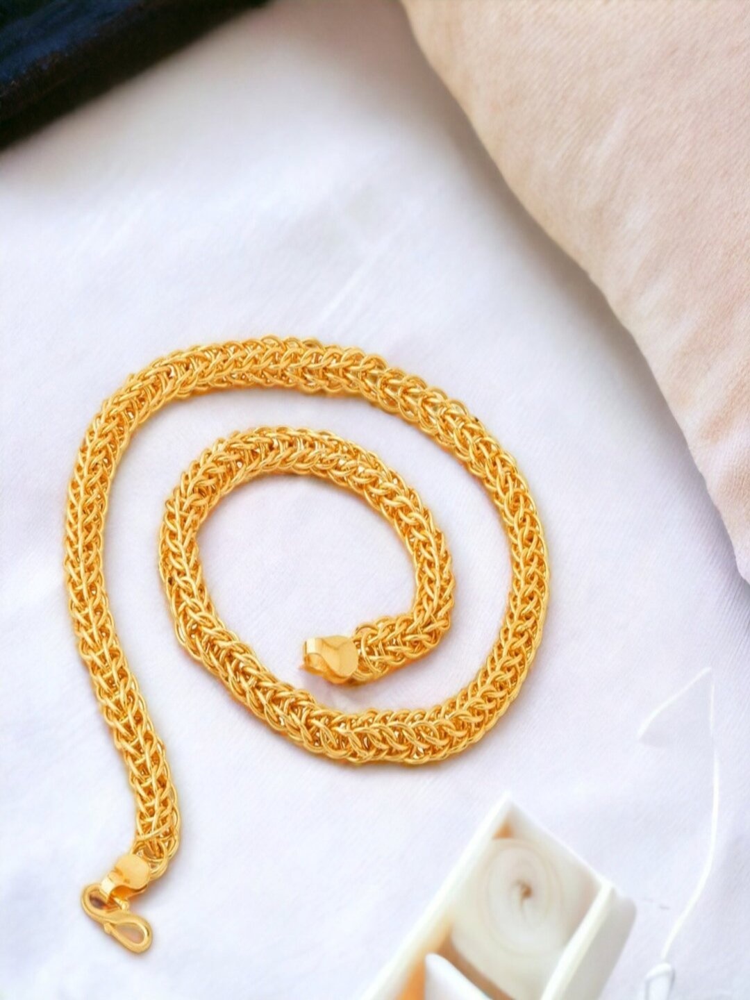 

Goldnera Men Gold-Toned Brass Gold-Plated Chain