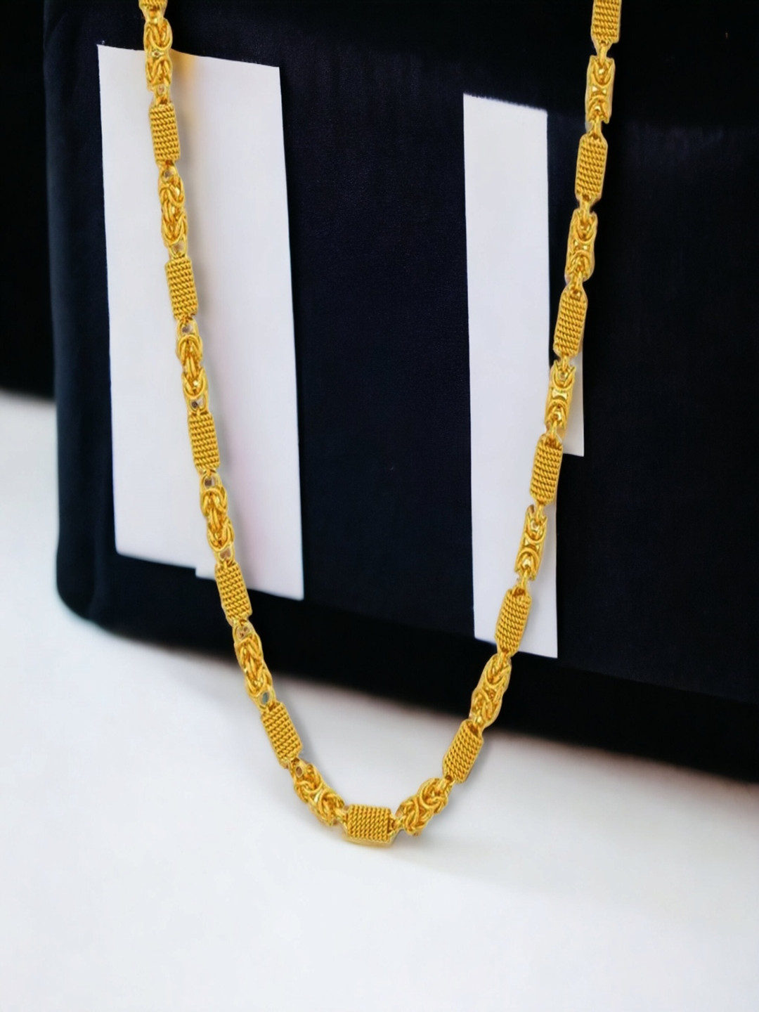 

Goldnera Men Gold-Toned Brass Gold-Plated Chain