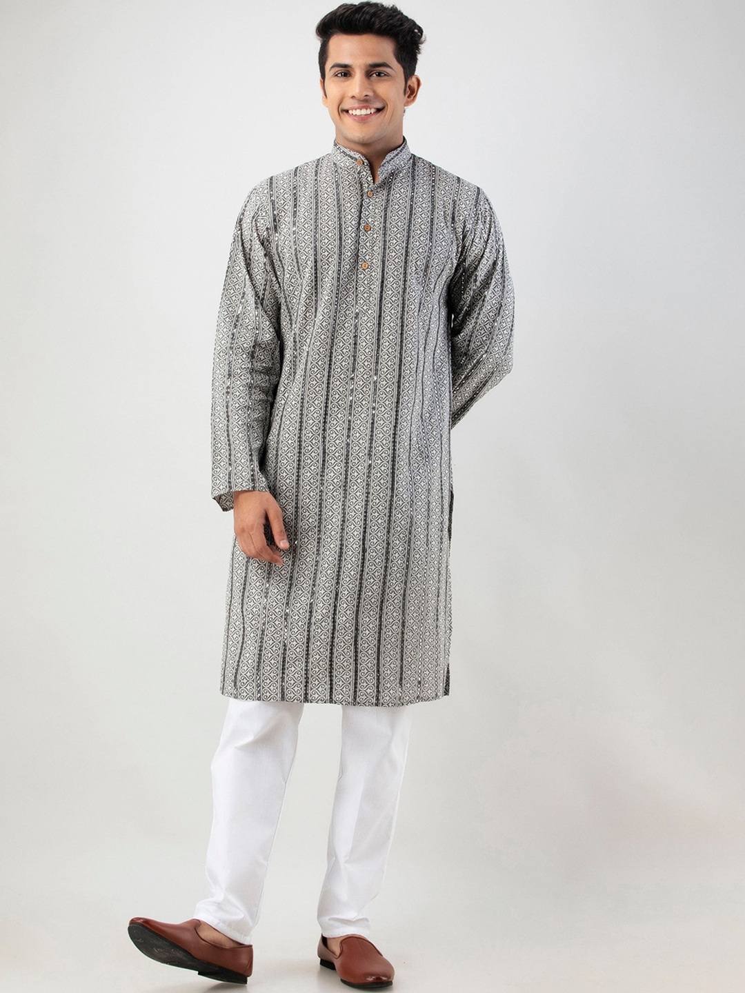 

Firangi Yarn Men Charcoal Printed Grandeur & Majestic Artwork Kurta