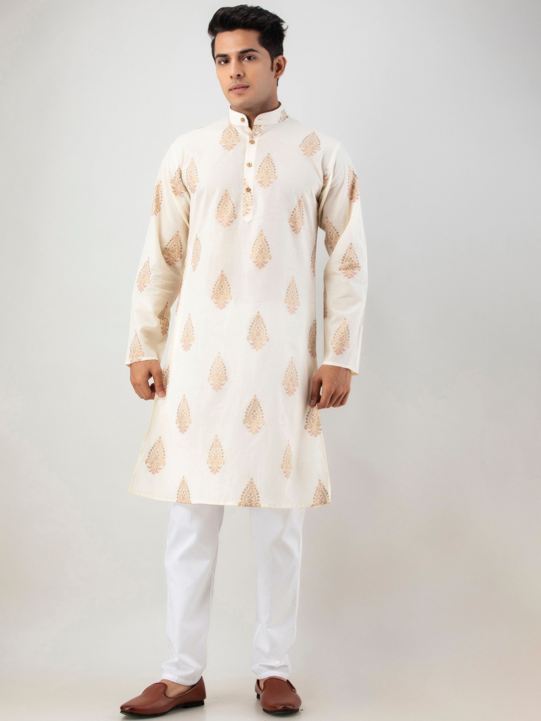 

Firangi Yarn Men Off White & Beige Paisley Printed Pastels Kurta