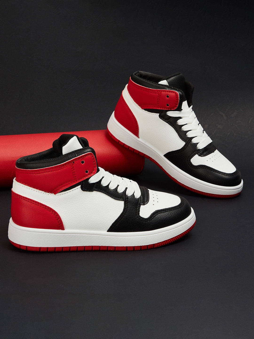 

Fame Forever by Lifestyle Boys Black Colourblocked Sneakers