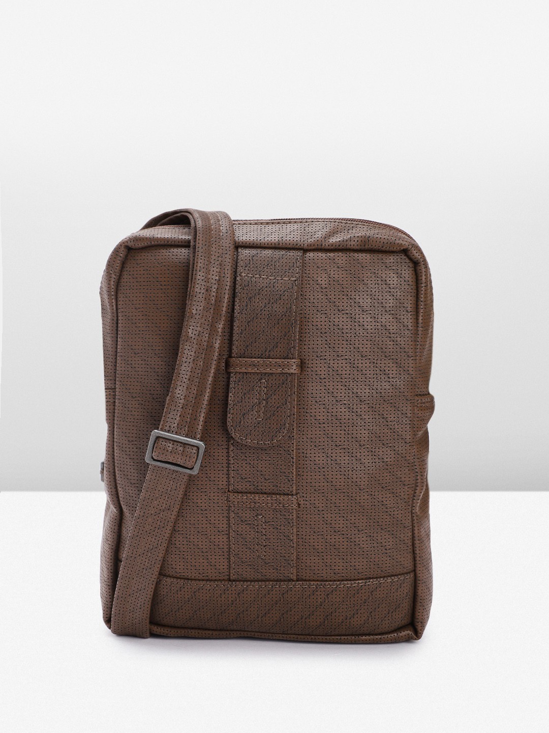 

Baggit Women Textured Sling Bag, Brown