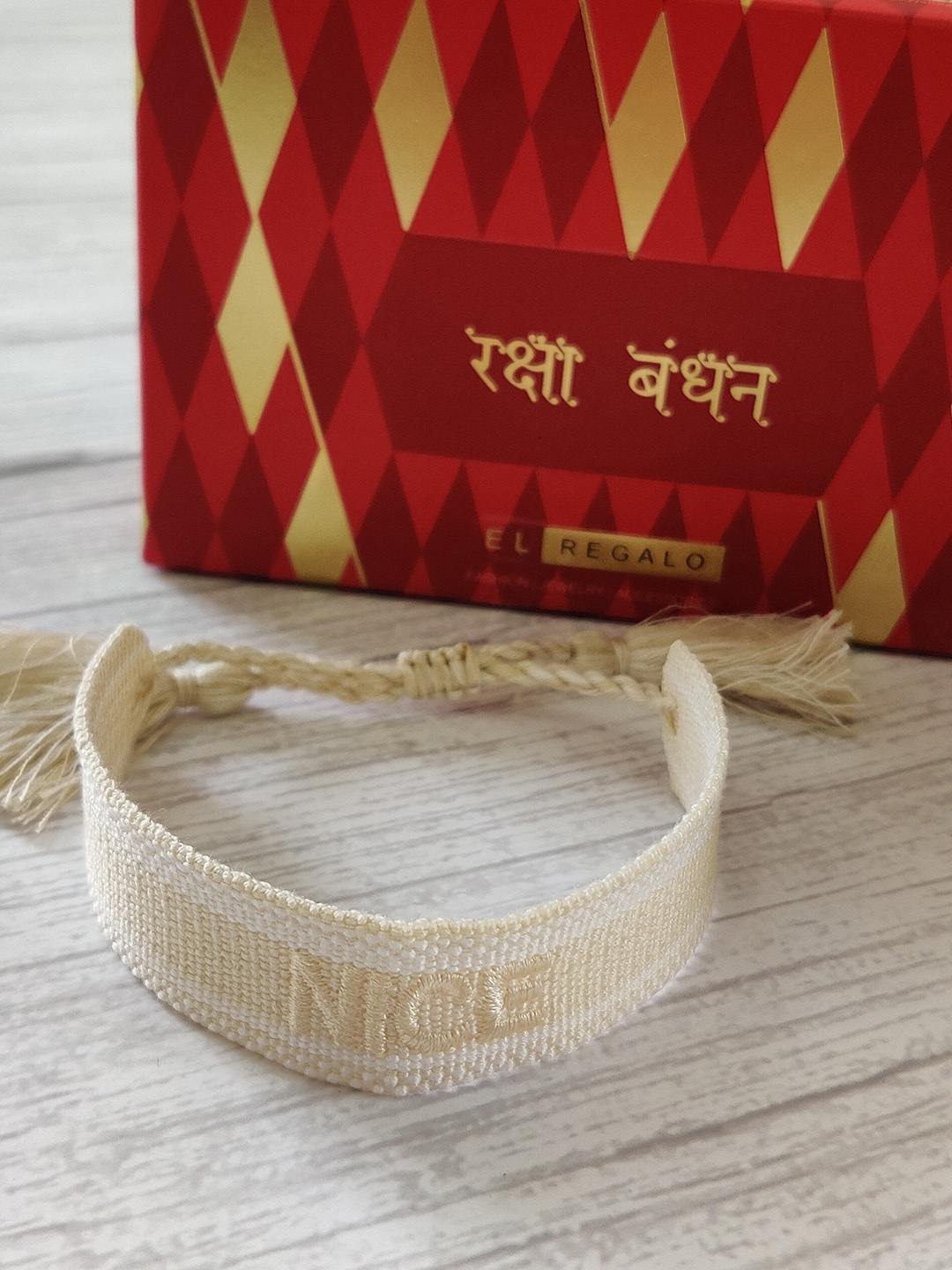 

EL REGALO White Rakhi
