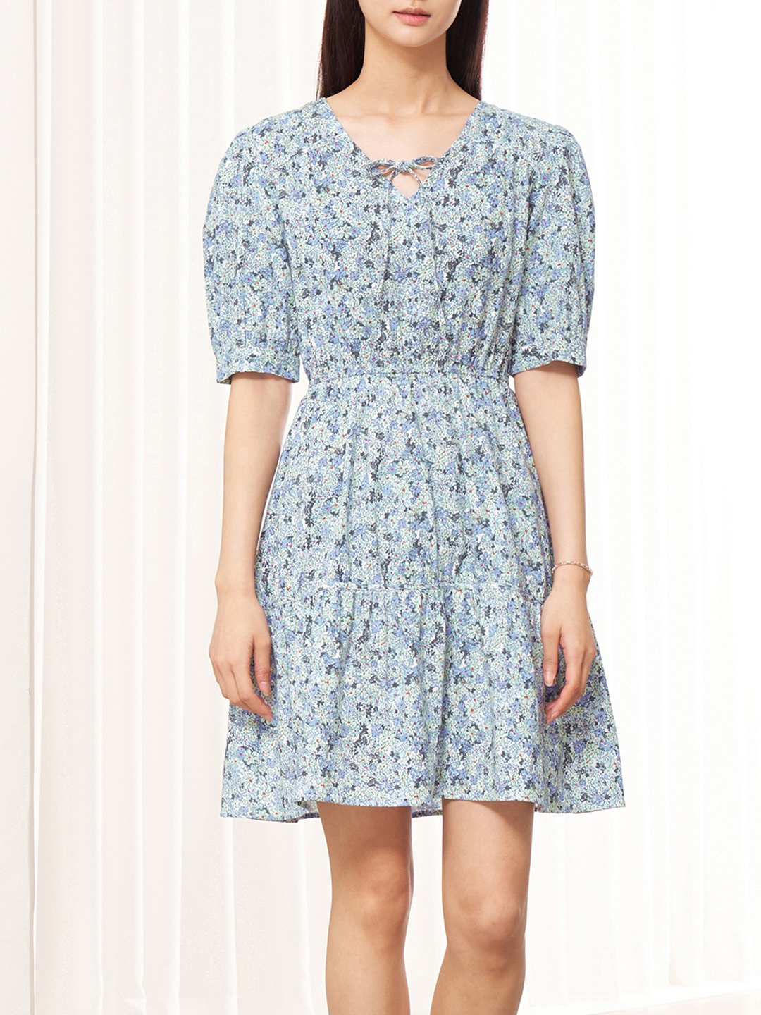

8seconds Blue & Off White Floral Print Tie-Up Neck Cotton A-Line Dress