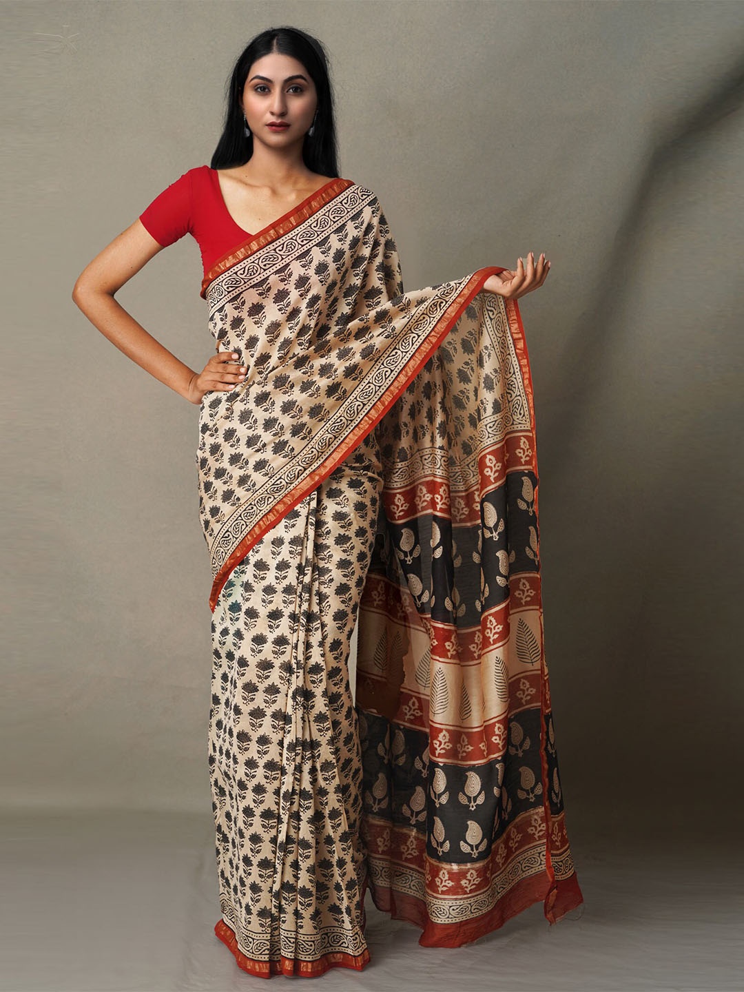 

Unnati Silks Beige & Grey Ethnic Motifs Silk Cotton Chanderi Saree