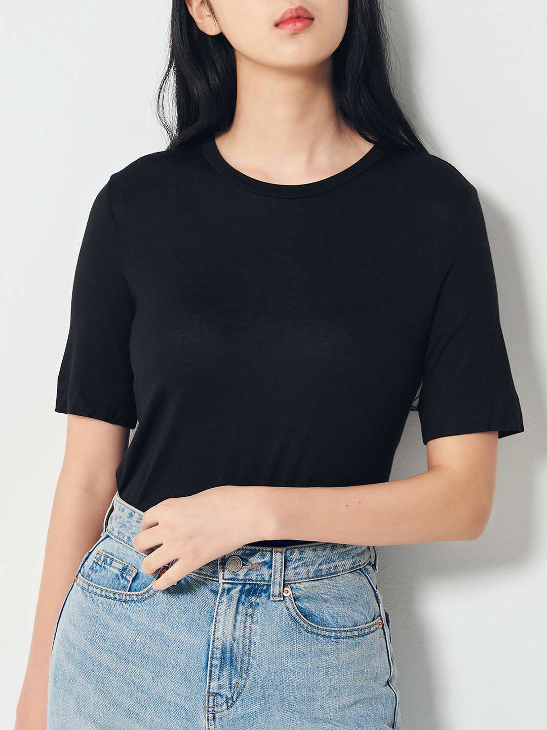 

8seconds Women Black Solid Slim Fit T-shirt
