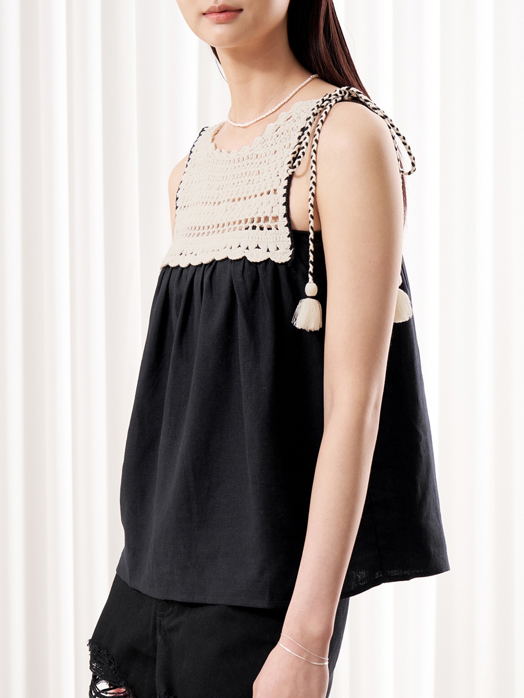 8seconds Black & Off White Colourblocked Top