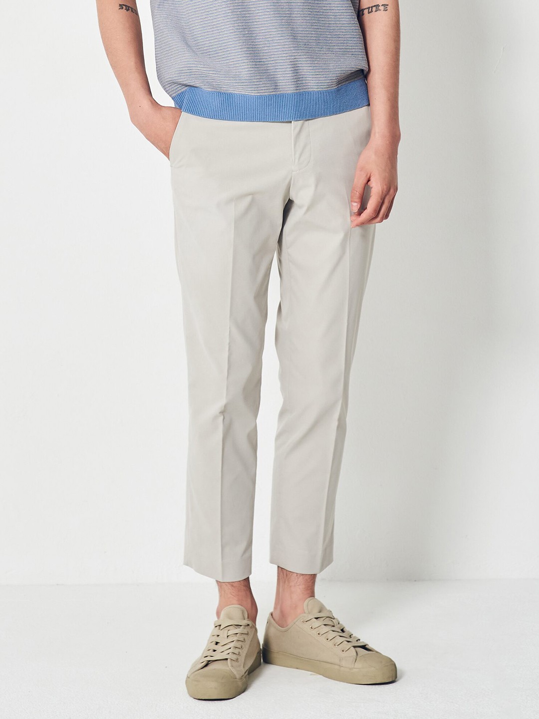

8seconds Men Grey Solid Slim Fit Trousers