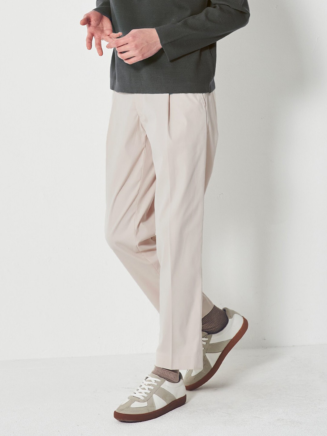 

8seconds Men Off White Solid Pleated Trousers