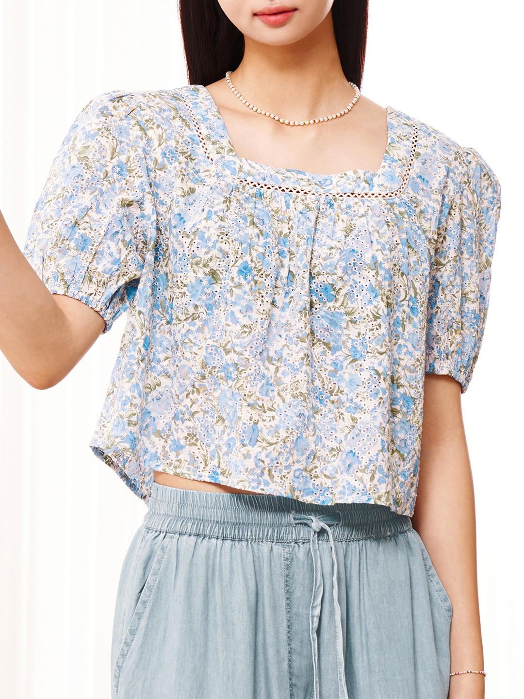

8seconds Women White & Blue Floral Print Pure Cotton Crop Top