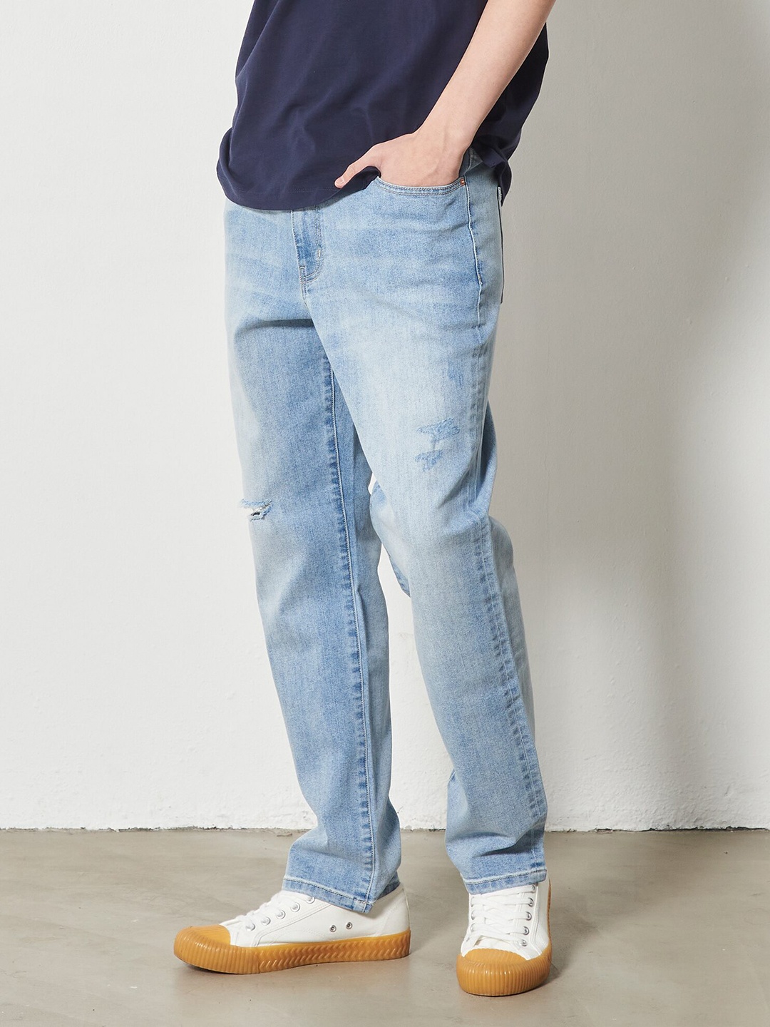 

8seconds Men Blue Slash Knee Light Fade Tapered Fit Stretchable Jeans