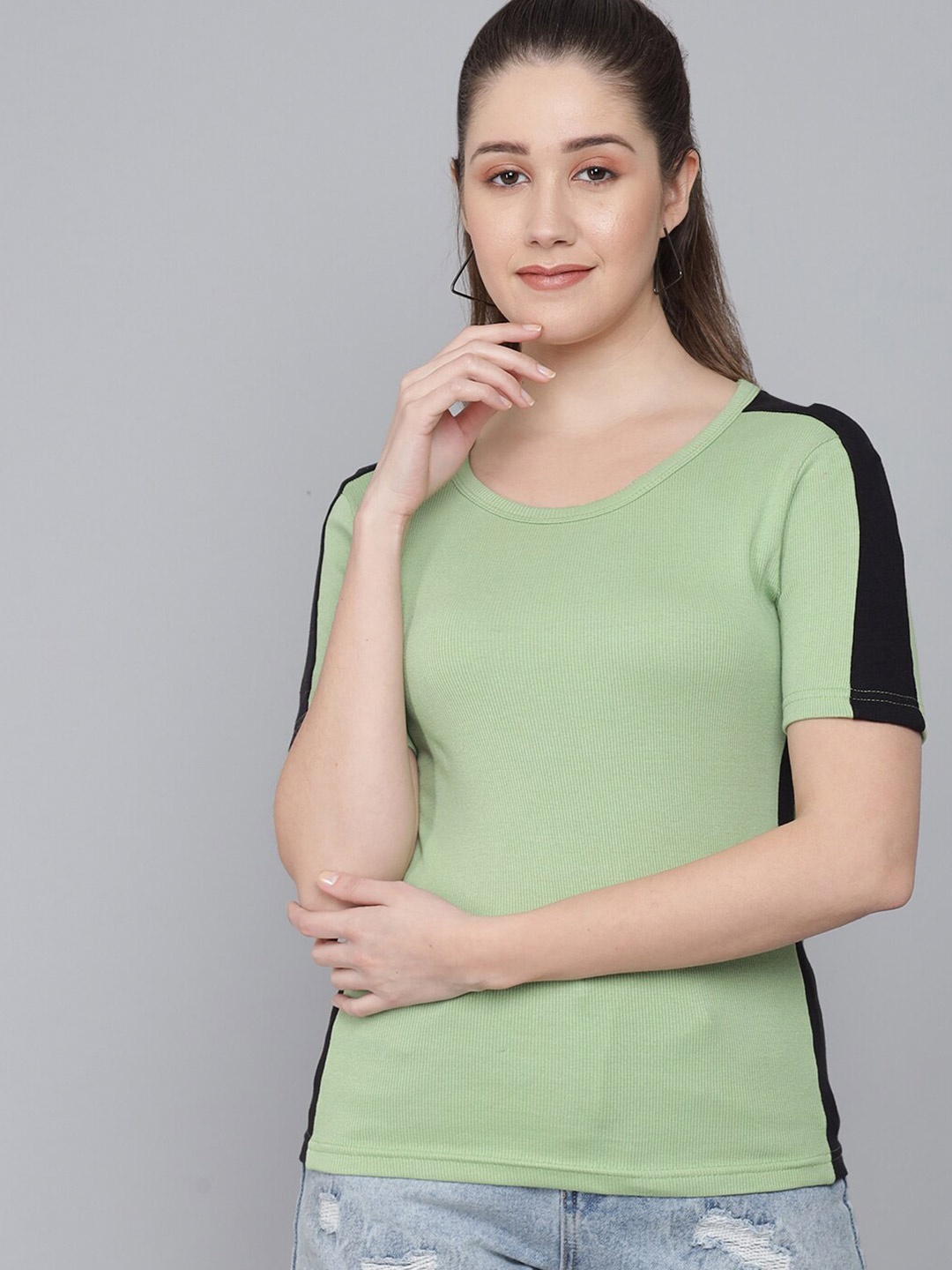 

Q-rious Green Colourblocked Top