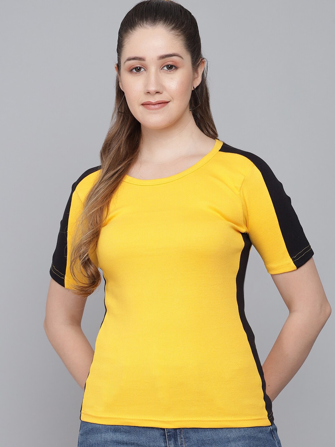 

Q-rious Women Yellow & Black Colourblocked Slim Fit T-shirt