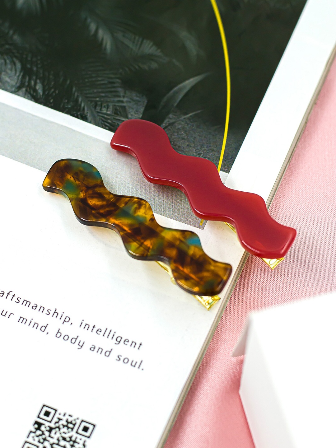 

Bellofox Women Red & Yellow Set of 2 Tic Tac Hair Clip