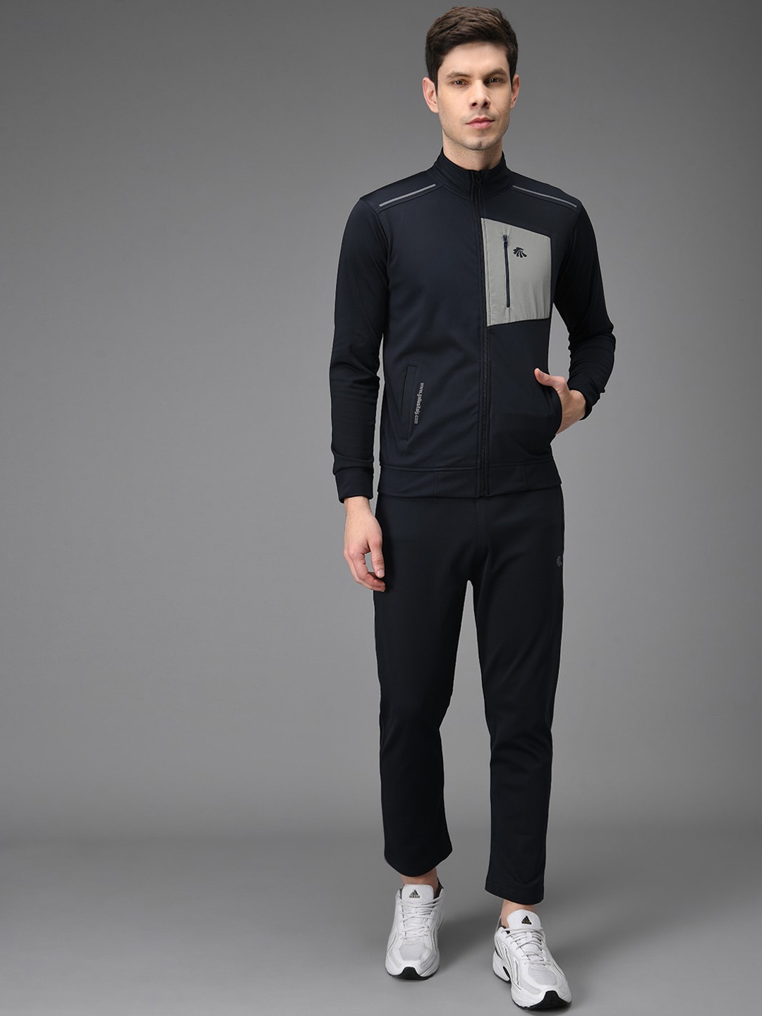 

Gallus Men Navy Blue Colourblocked Tracksuit