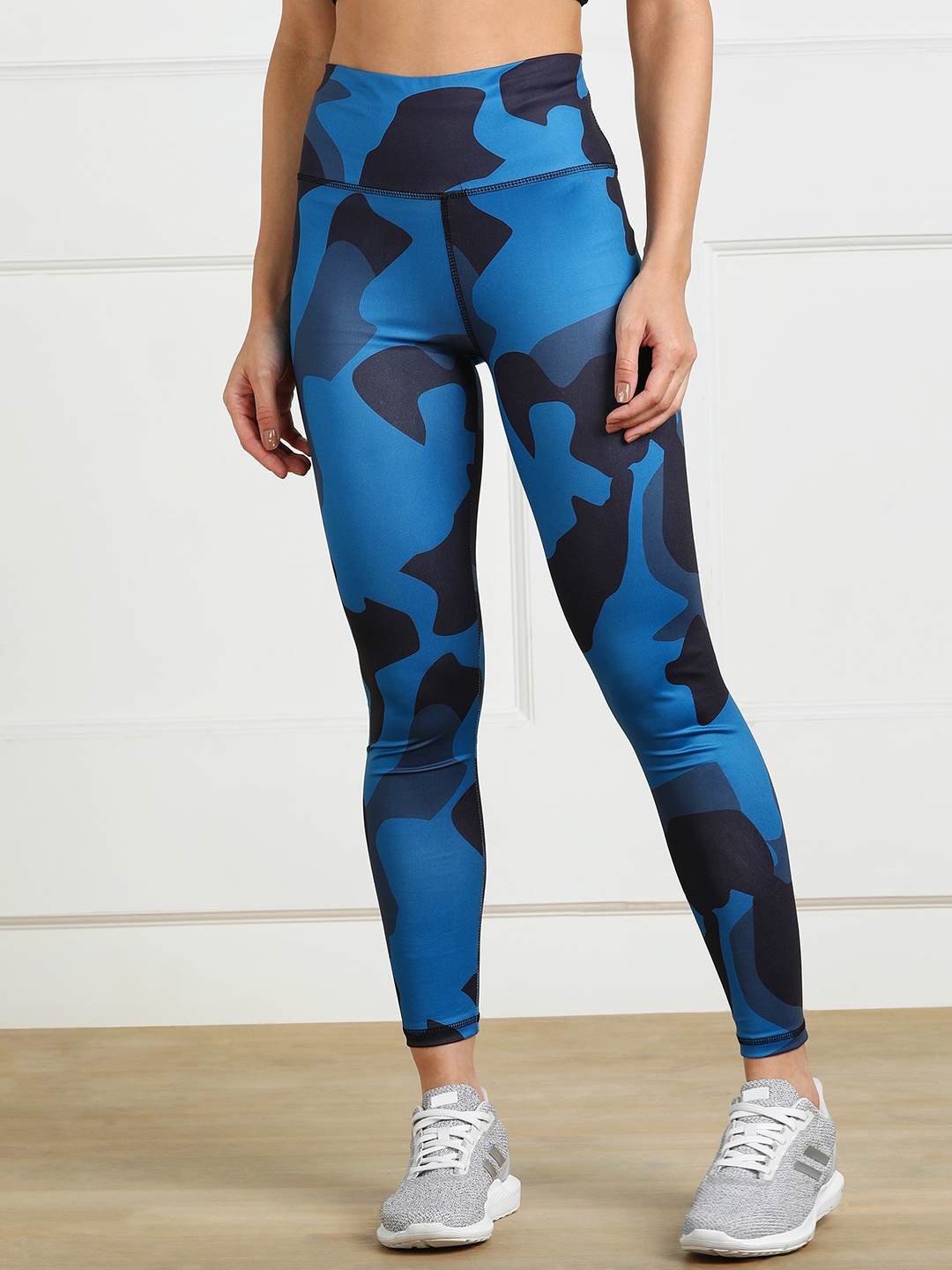 

Rock Paper Scissors Women Blue & Black Printed Gym Tights