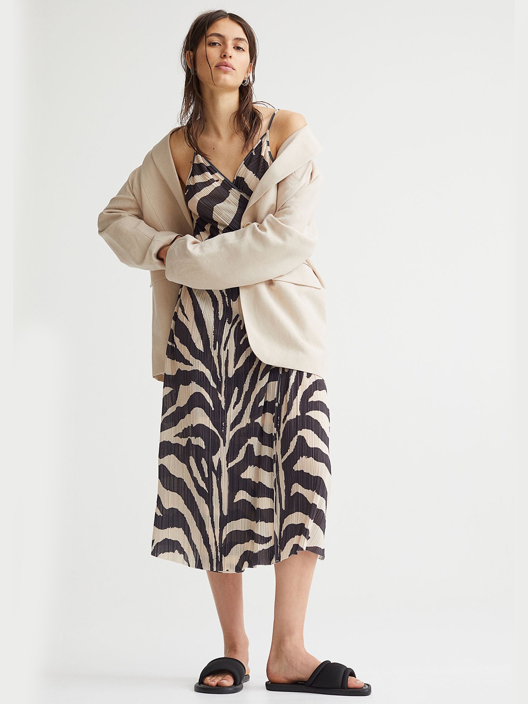 

H&M Beige & Black Printed Pleated Fit & Flare Dress