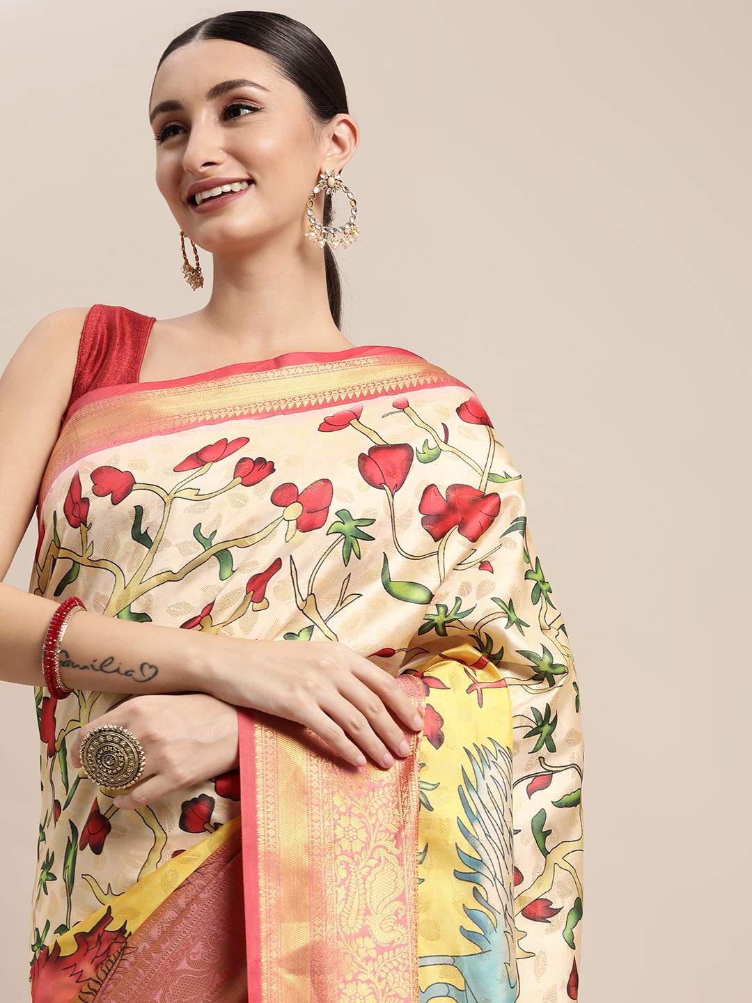 

VASTRANAND Cream-Coloured & Red Kalamkari Silk Blend Banarasi Saree