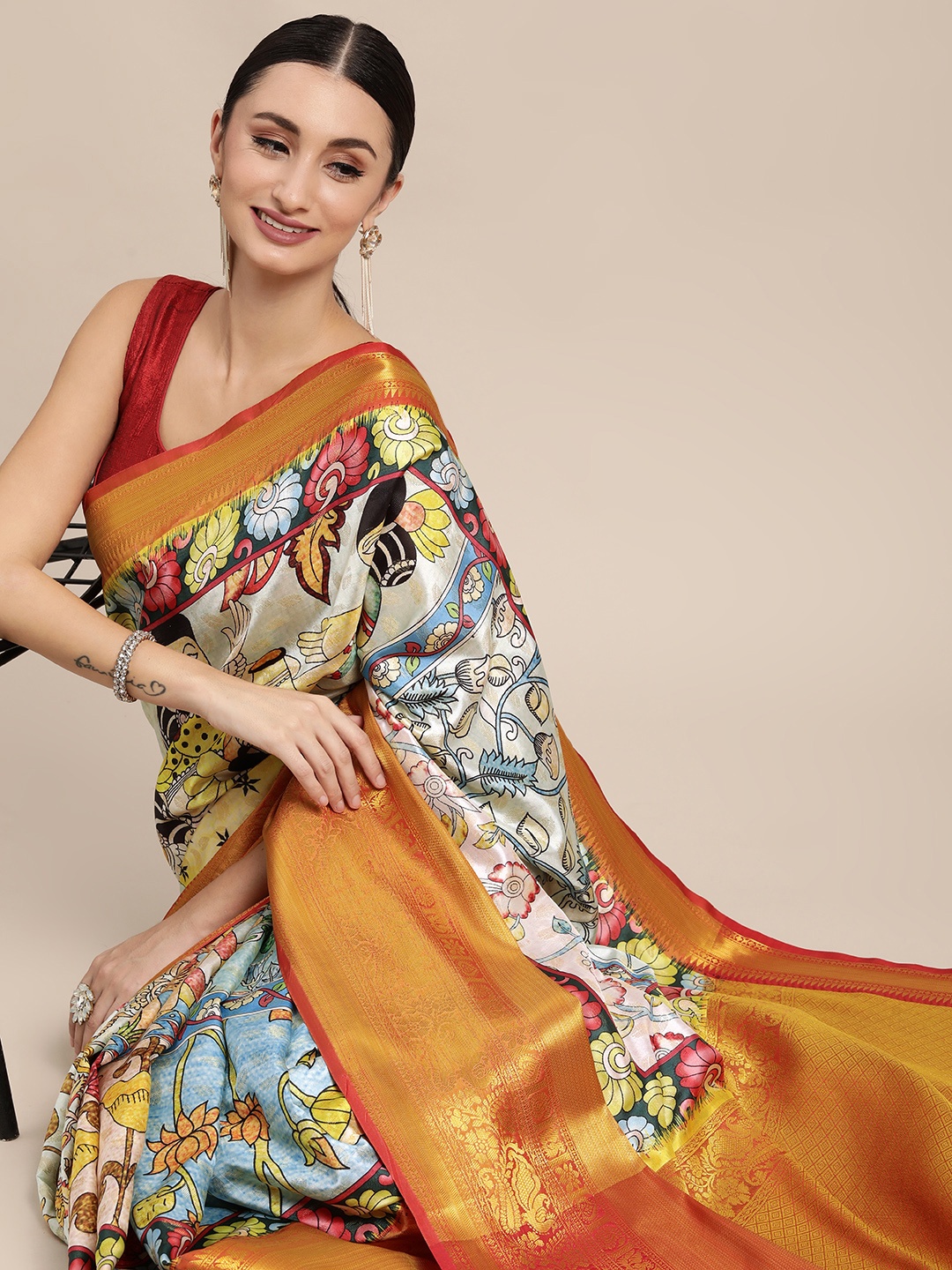 

VASTRANAND White & Golden Kalamkari Silk Blend Banarasi Saree