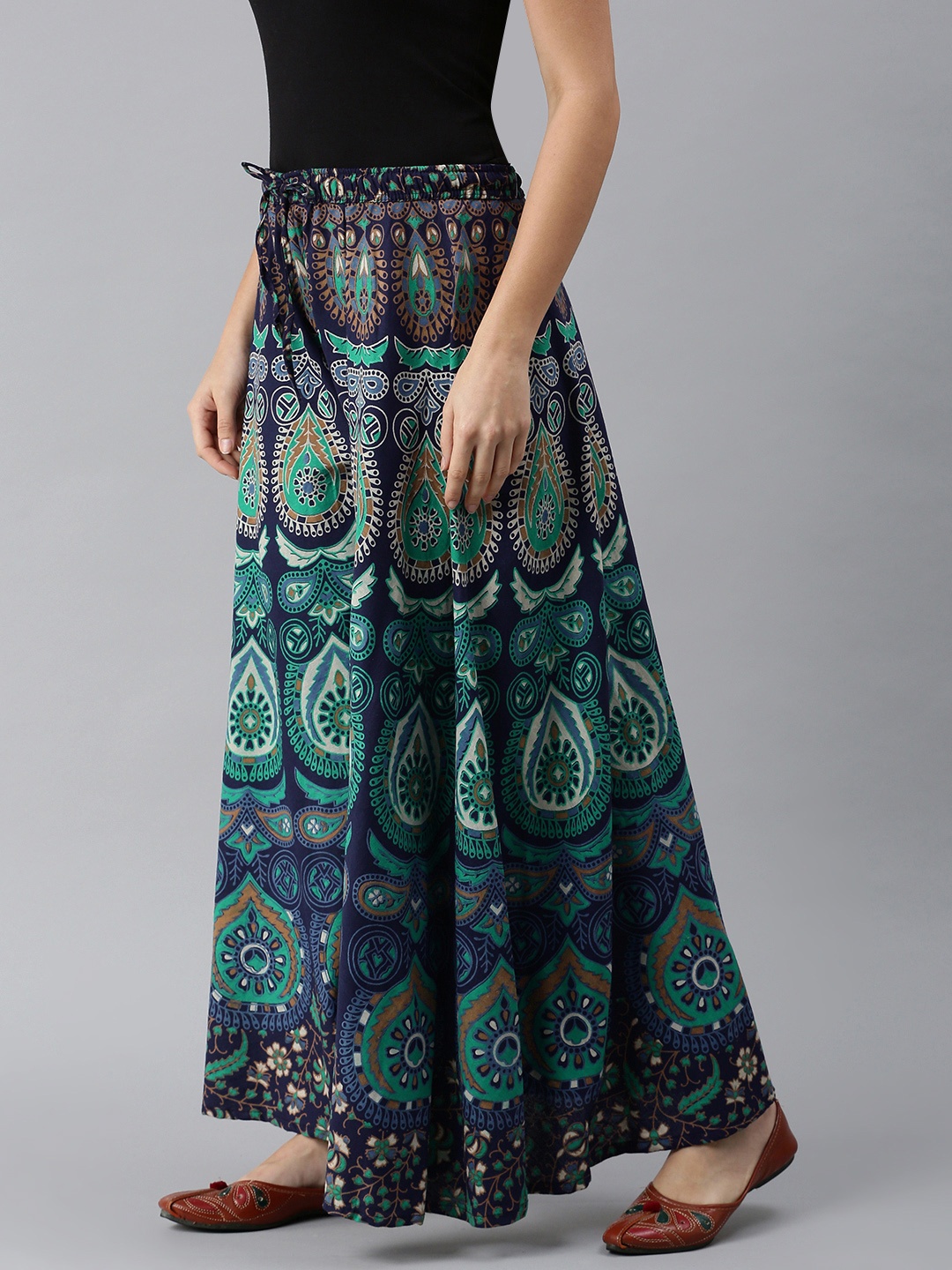 

ROOPWATI FASHION Women Green & Navy Blue Ethnic Motifs Print Flared Palazzos